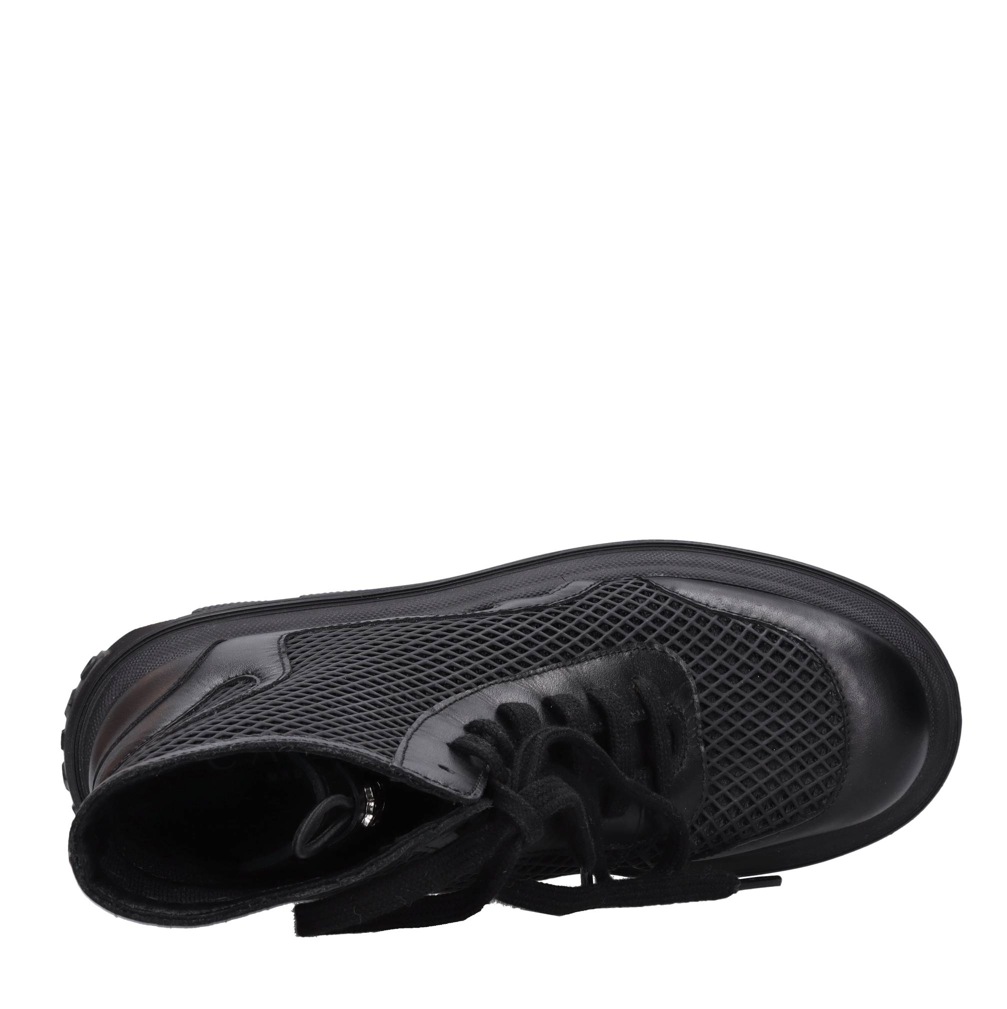 Sneakers in pelle e tessuto 