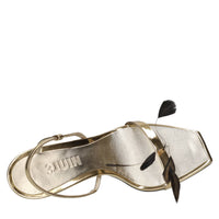 Sandali in pelle e piume 