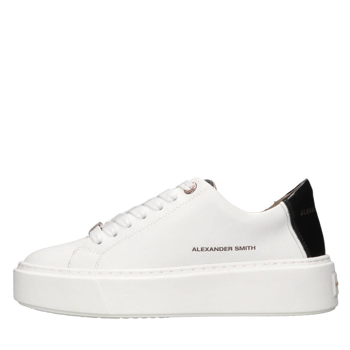 Sneakers in pelle ed ecopelle. 