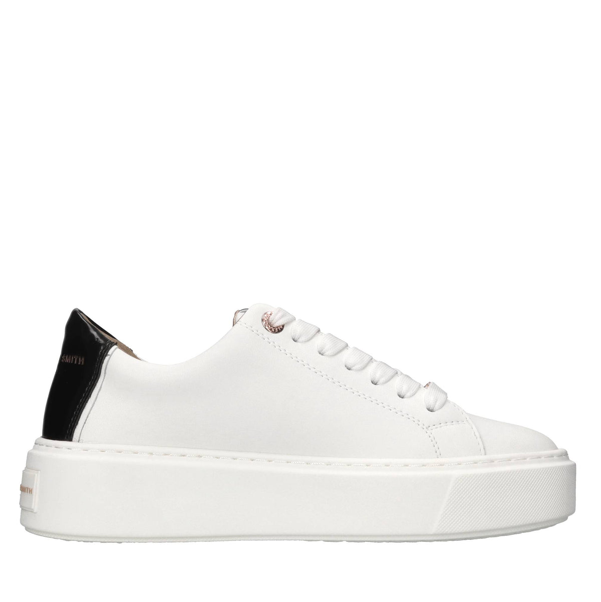 Sneakers in pelle ed ecopelle. 