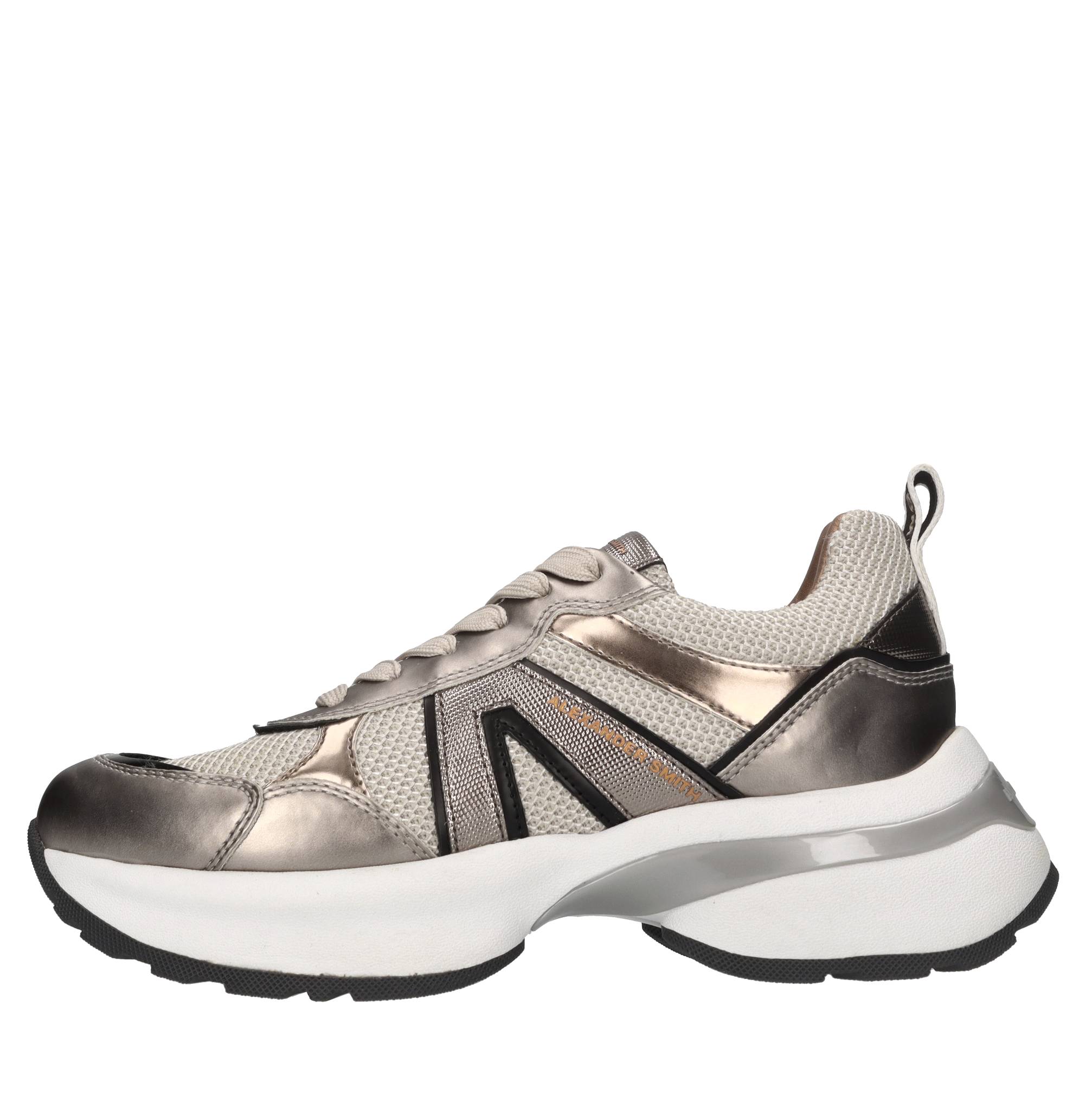 Sneakers in pelle, ecopelle e tessuto 