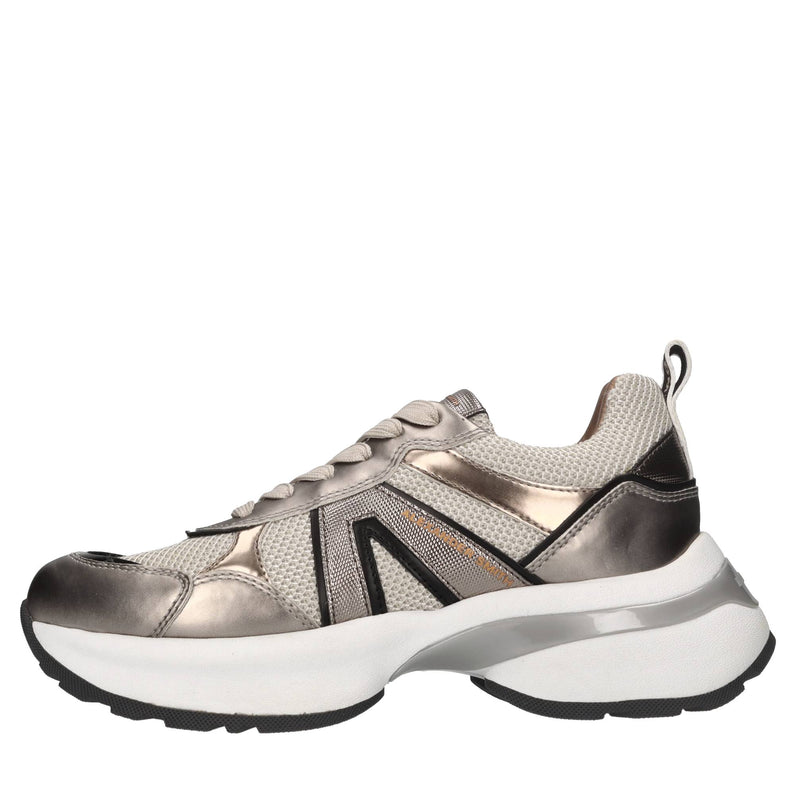 Sneakers in pelle, ecopelle e tessuto 