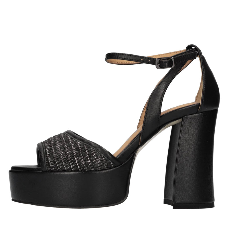 Sandali in pelle e rafia 