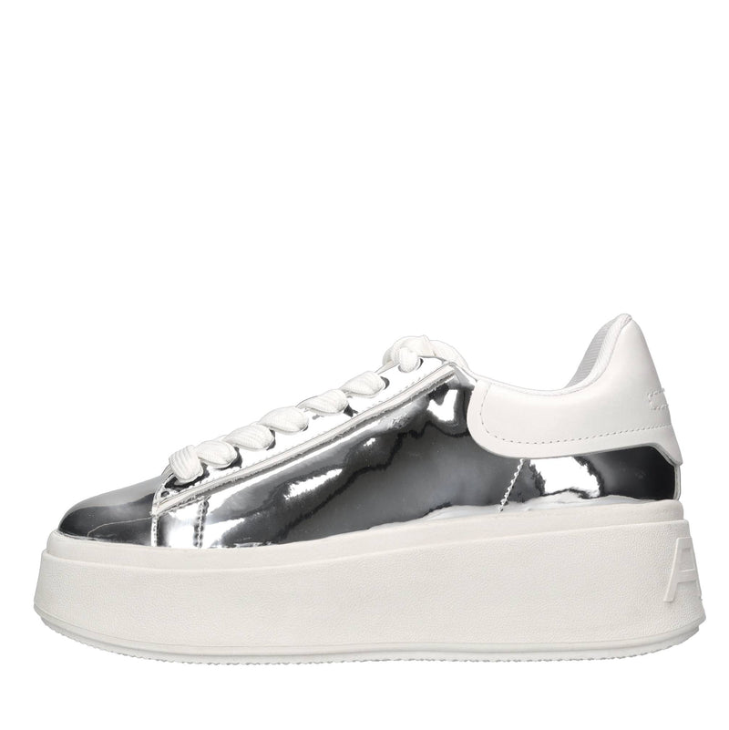 Sneakers in vernice 