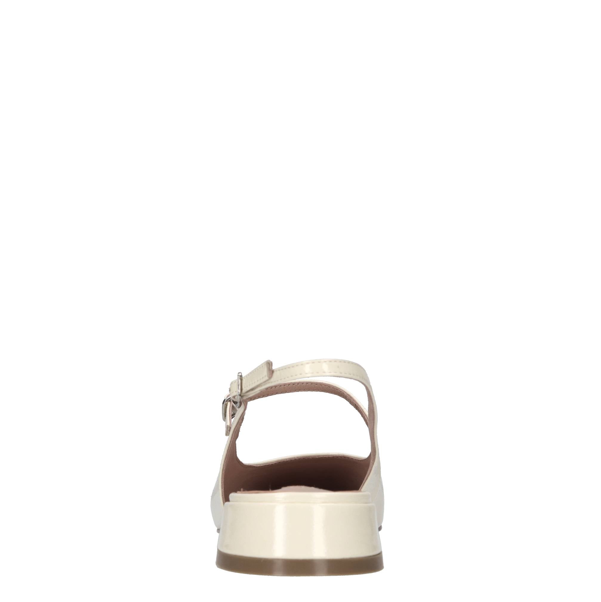 Décolleté slingback in vernice 