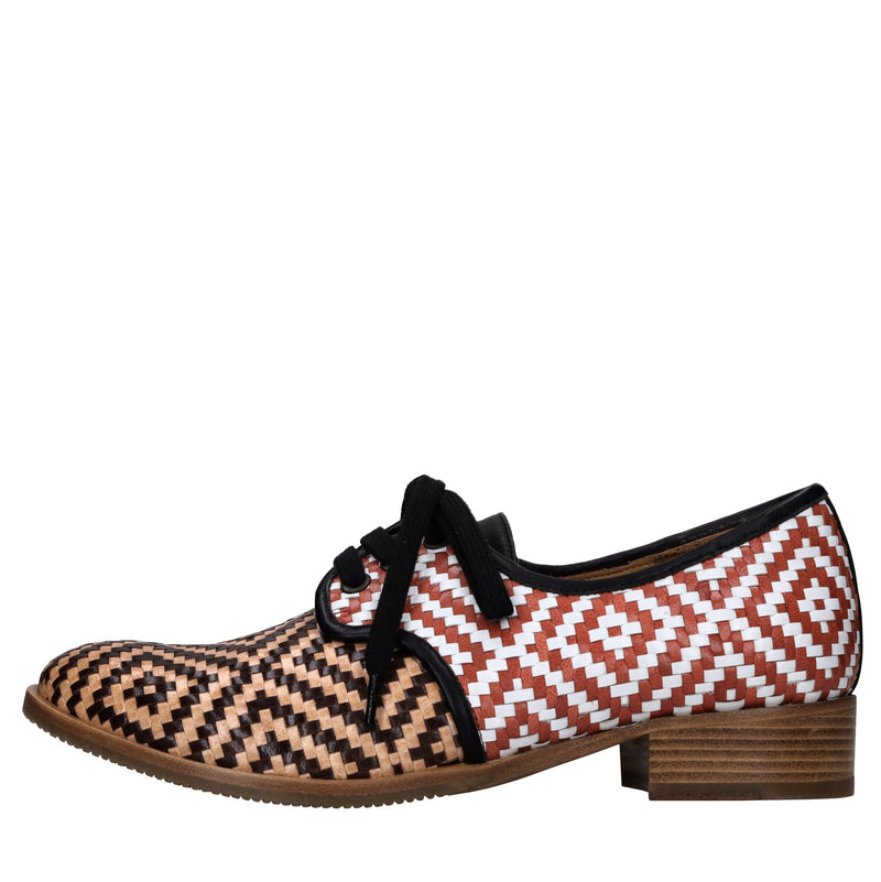 Stringate in pelle 
