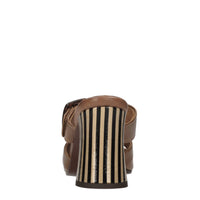 Mules in vernice 