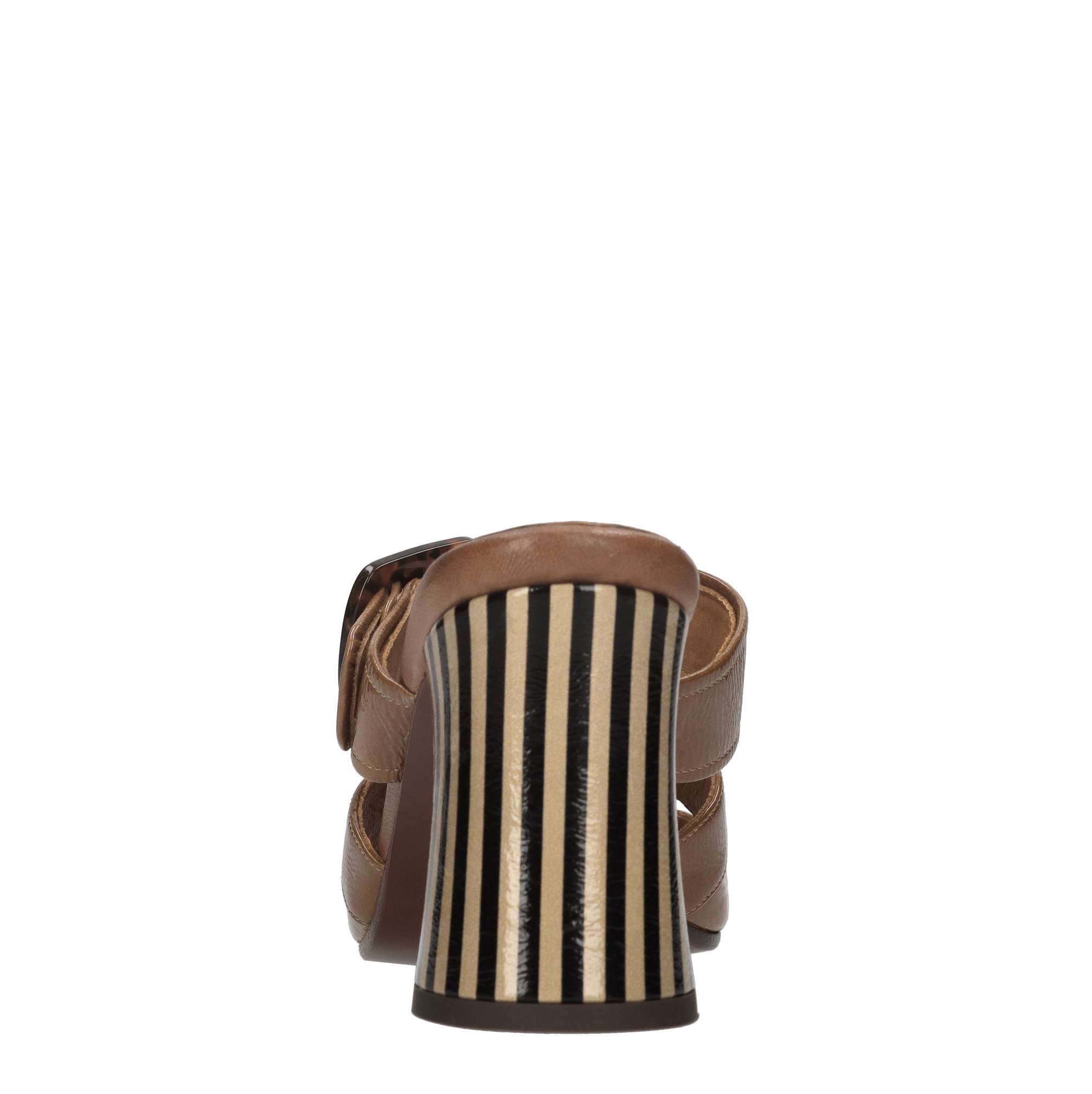 Mules in vernice 