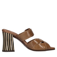 Mules in vernice 