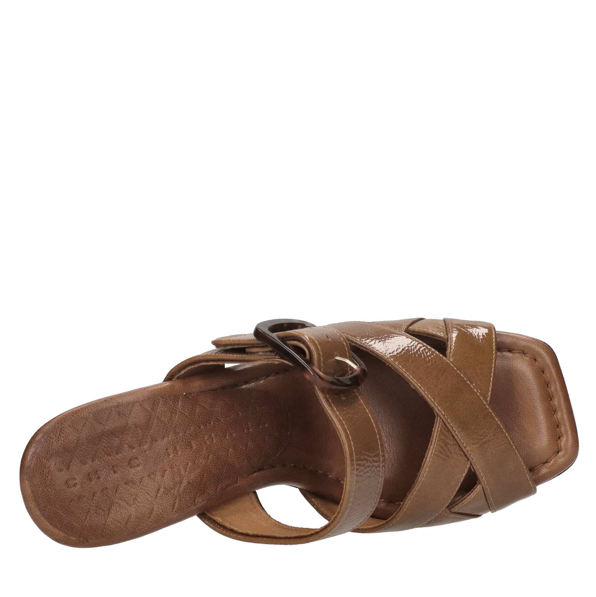Mules in vernice 