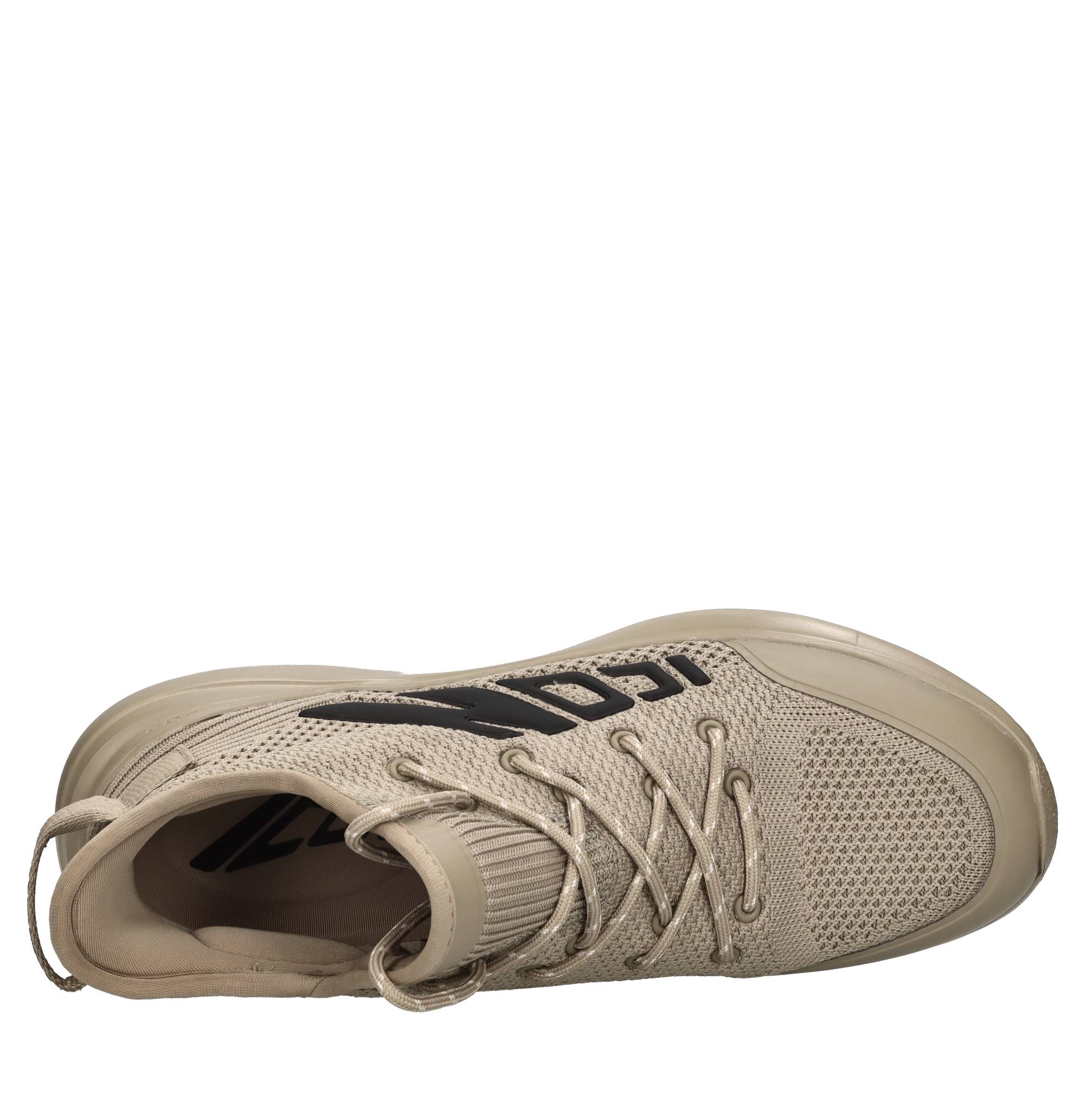 Sneakers in tessuto 
