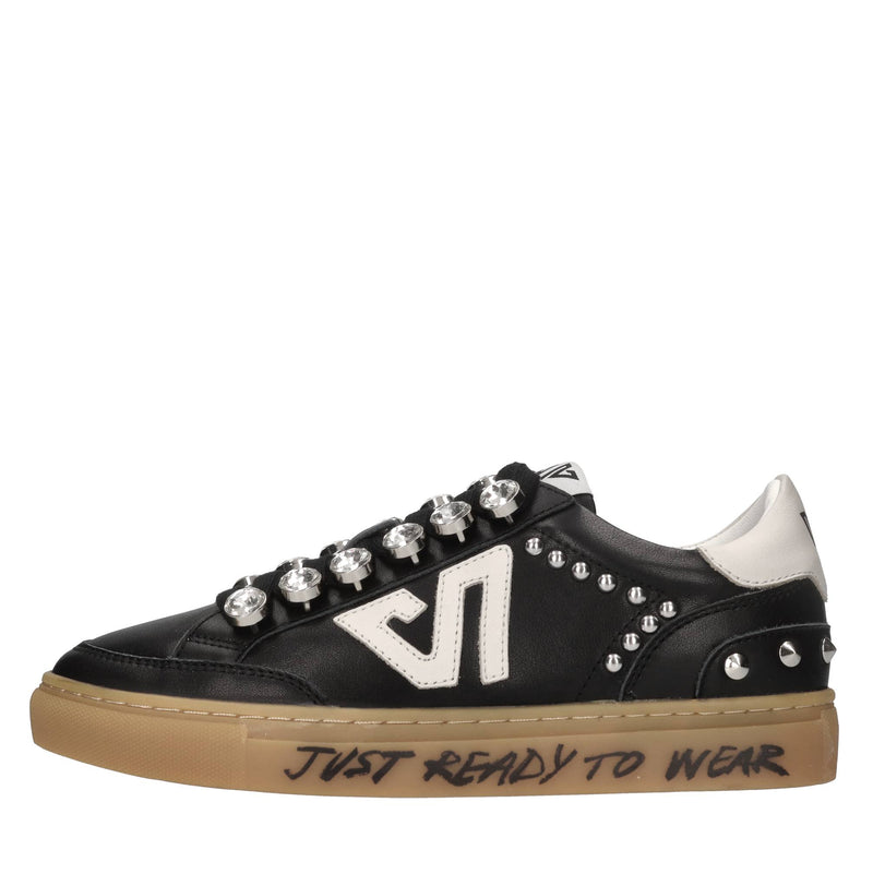 Sneakers in pelle,borchie e strass 