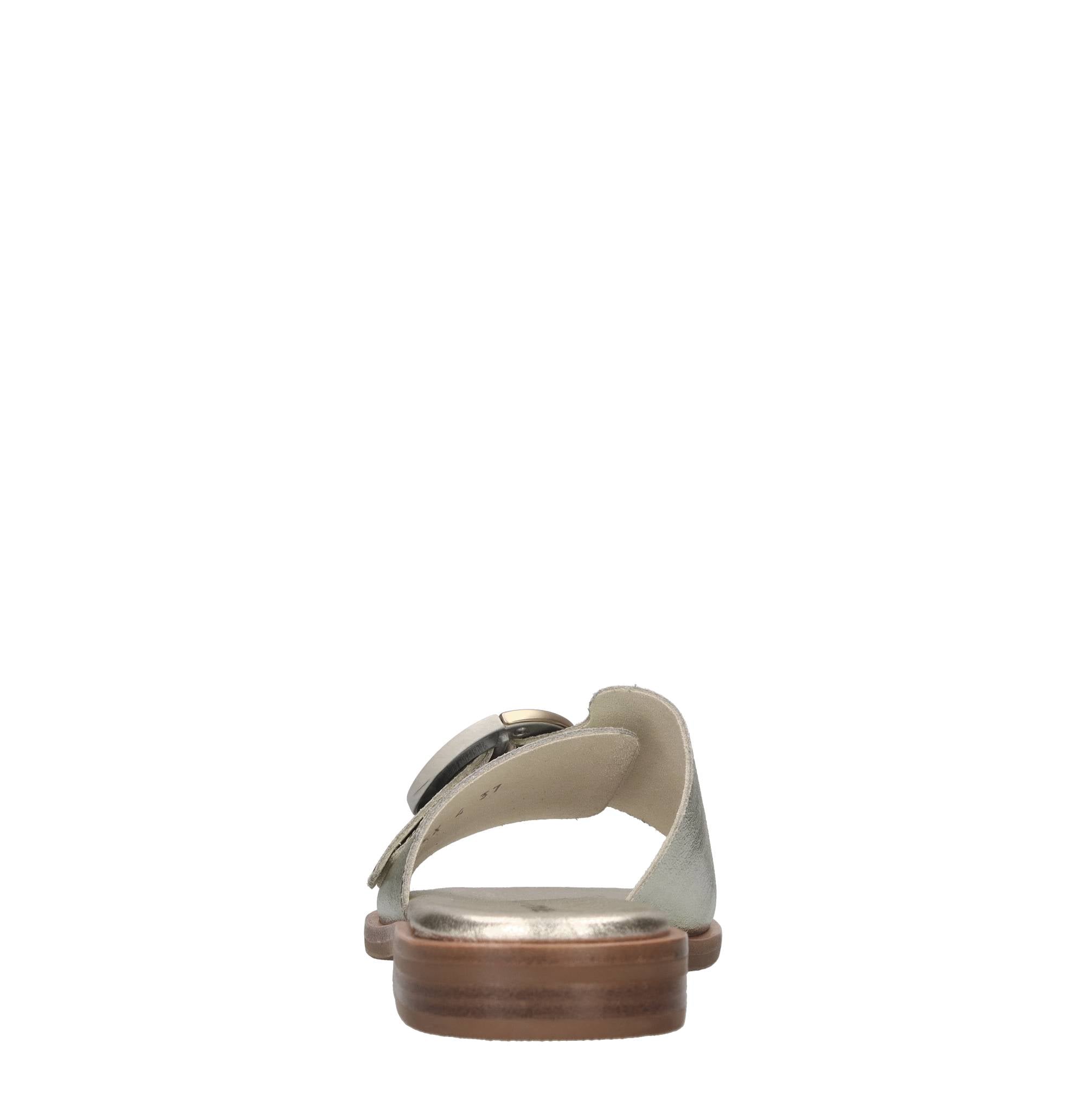 Flat in pelle 