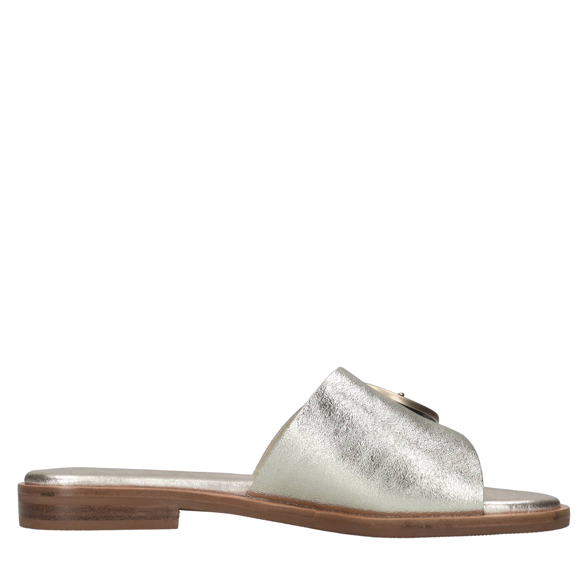 Flat in pelle 