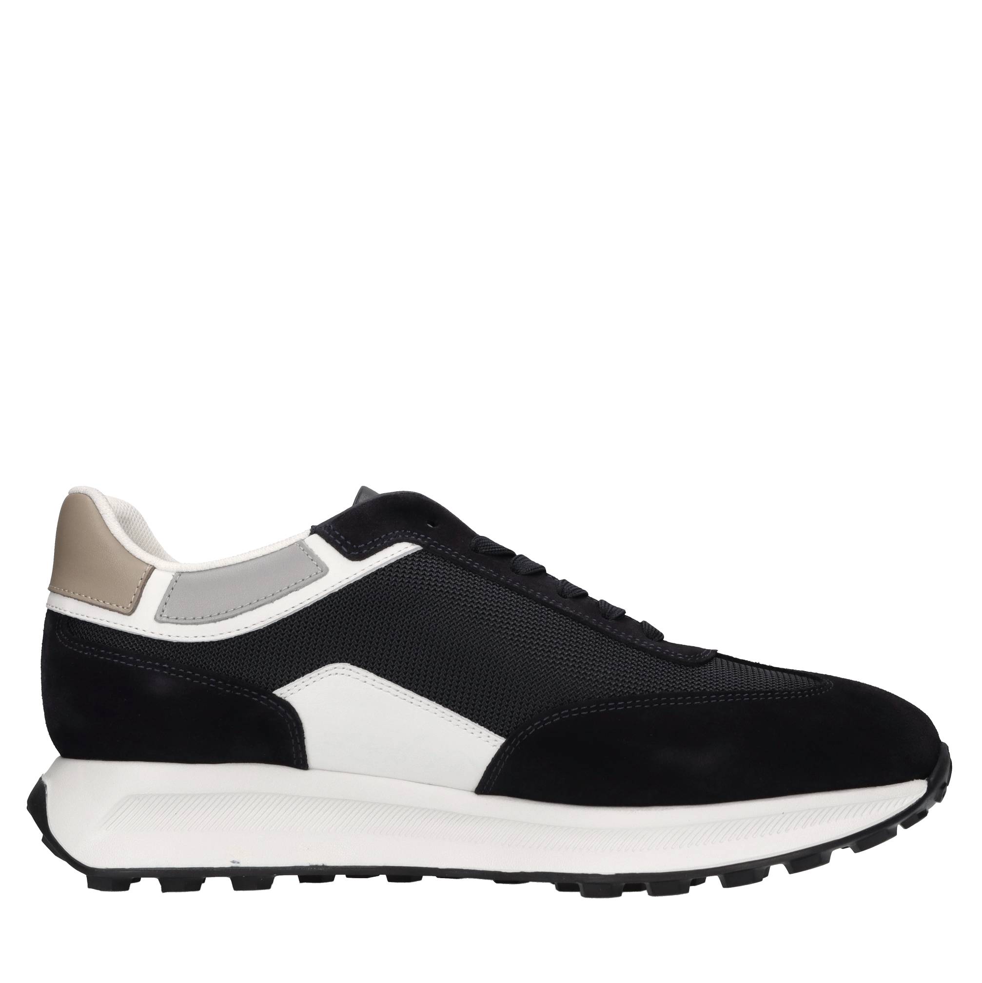 Sneakers in pelle e tessuto. 