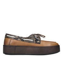 Stringate in pelle 