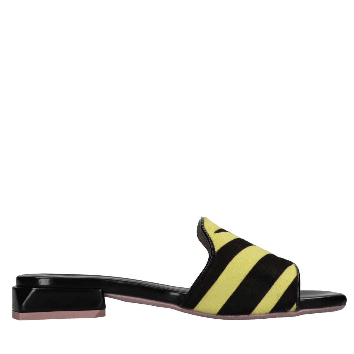Mules in cavallino. 