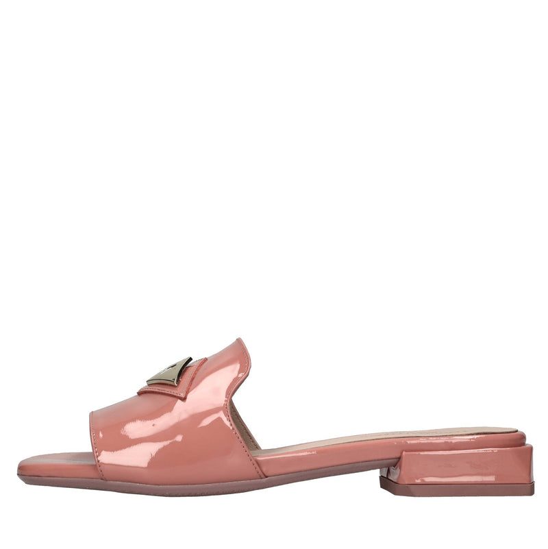 Mules in vernice 