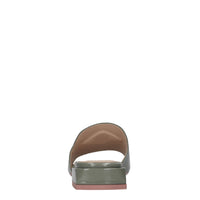 Mules in vernice 