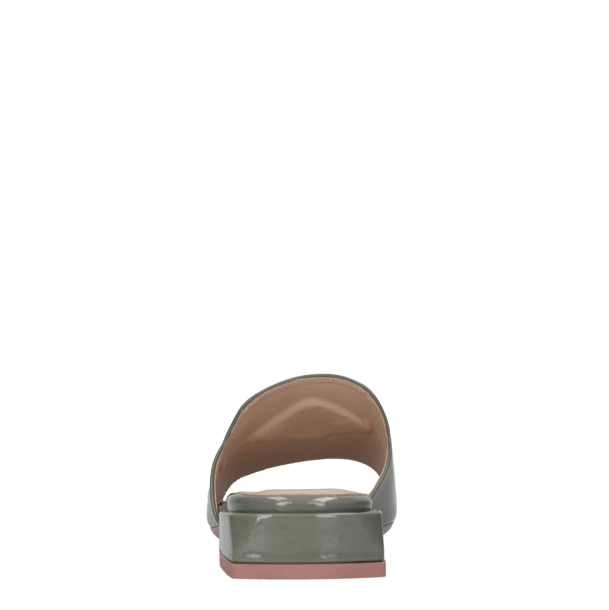 Mules in vernice 
