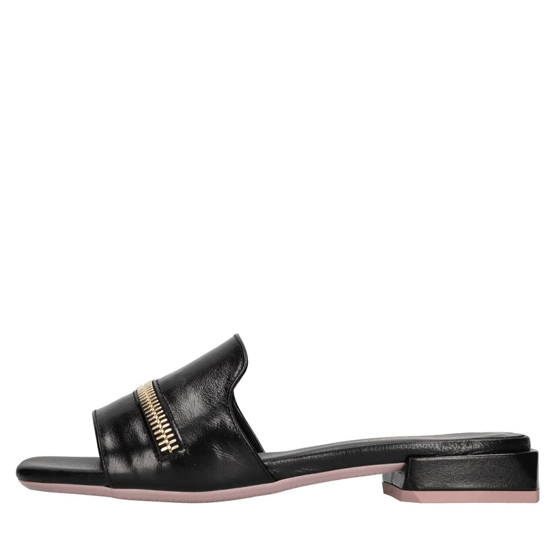 Mules in pelle lucida 