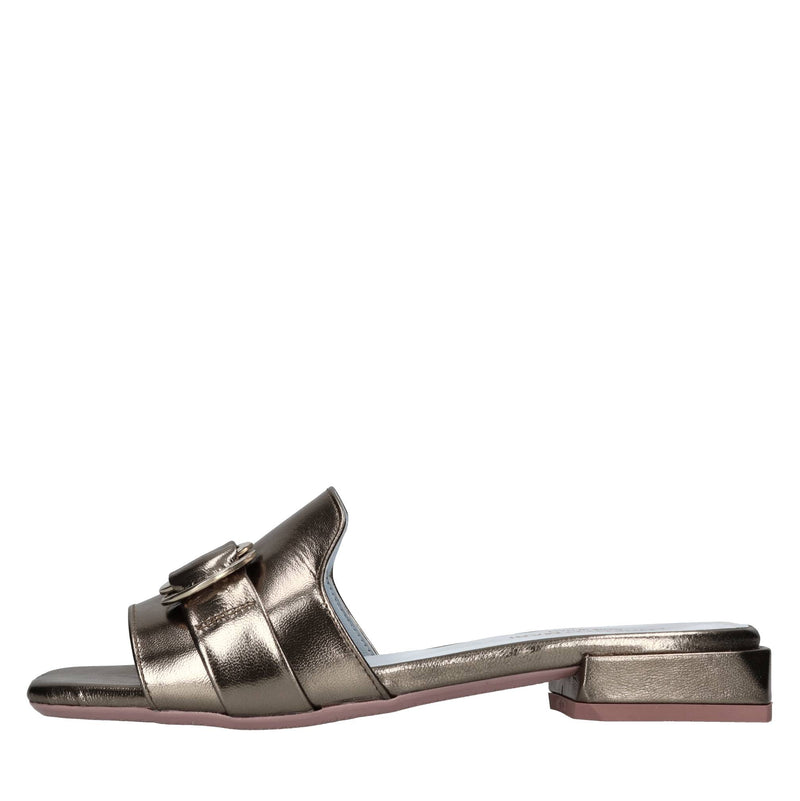 Mules in pelle lucida 