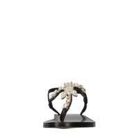Sandali flat infradito in pelle con accessorio gioiello 