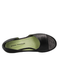 Flat in pelle 