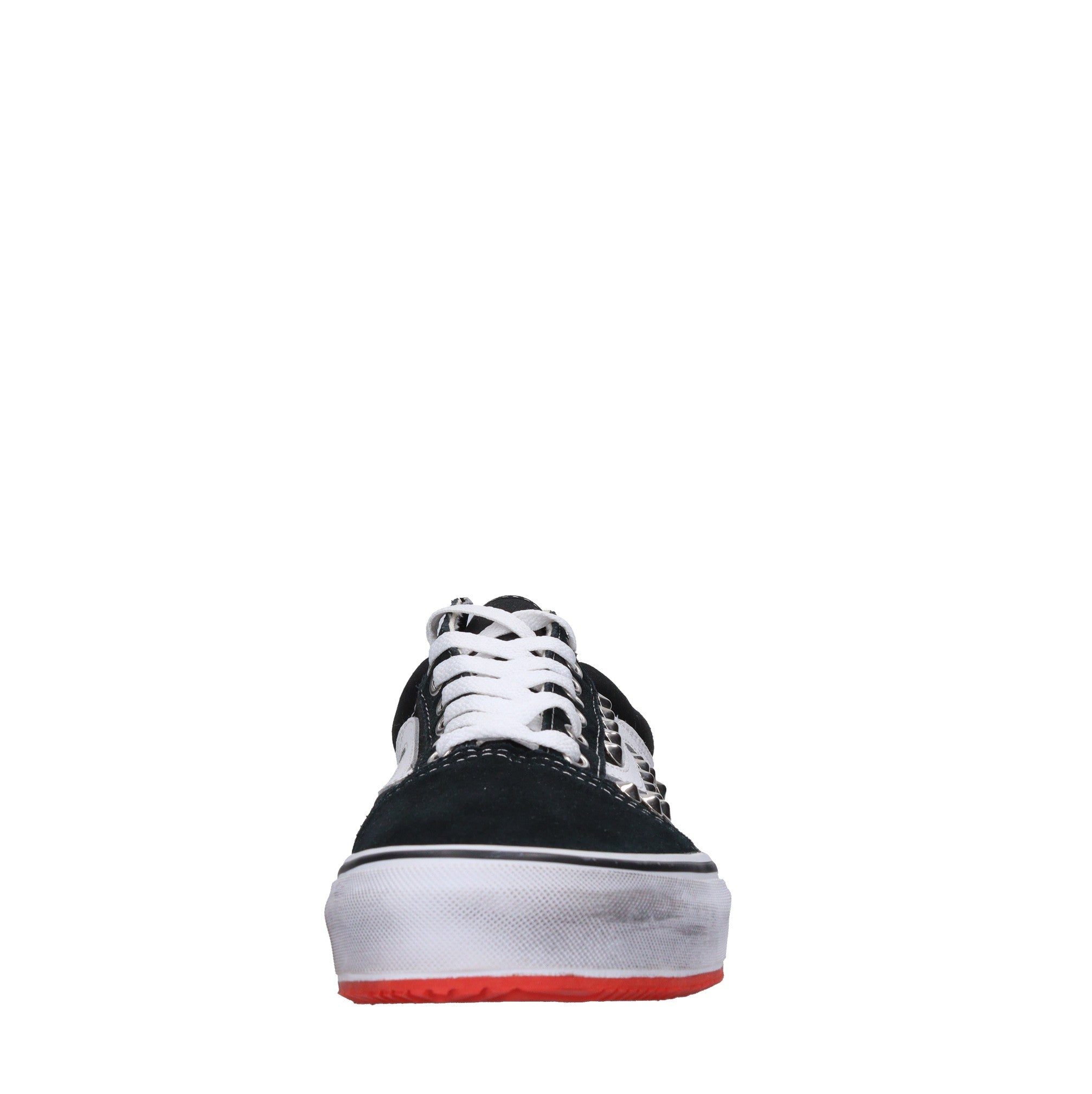 Sneakers in tessuto e borchie 