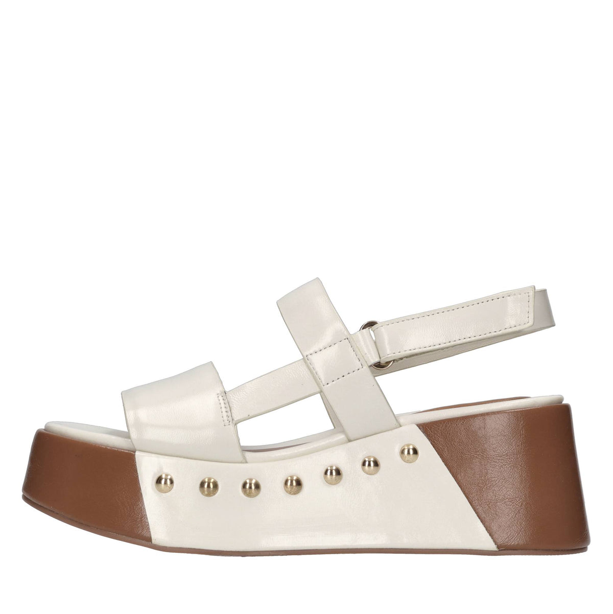 Sandali in pelle e borchie 