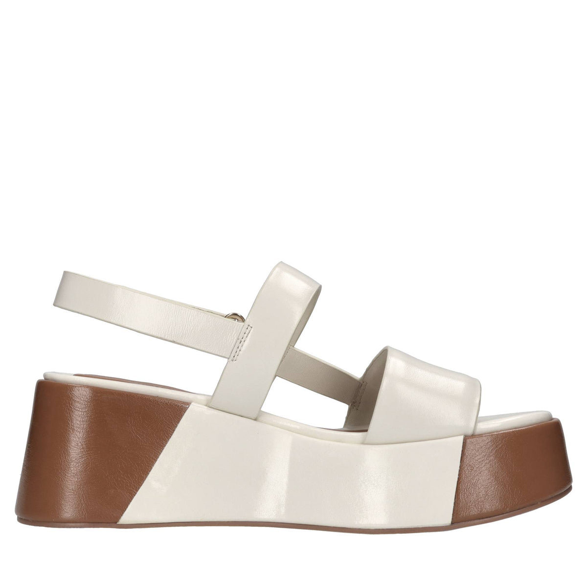 Sandali in pelle e borchie 