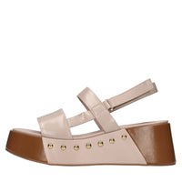 Sandali in pelle e borchie 