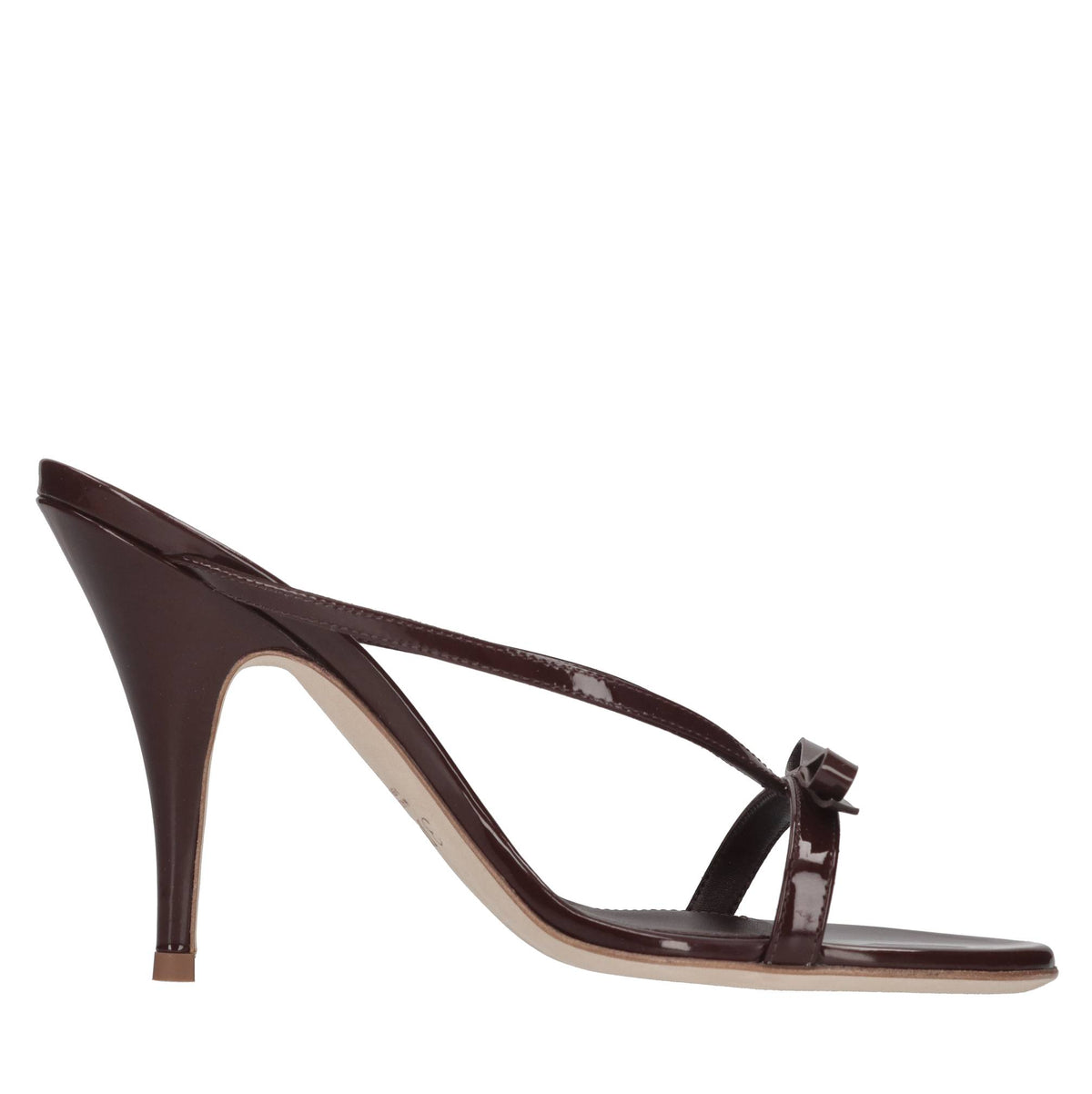 Mules Natalia in vernice. 
