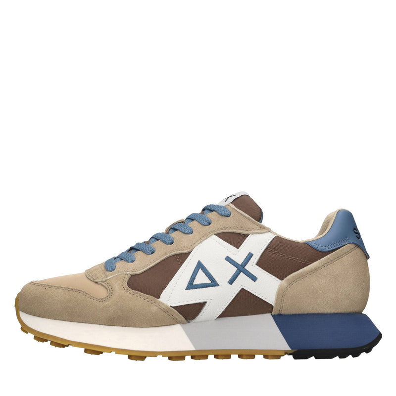 Sneakers in camoscio pelle e tessuto. 