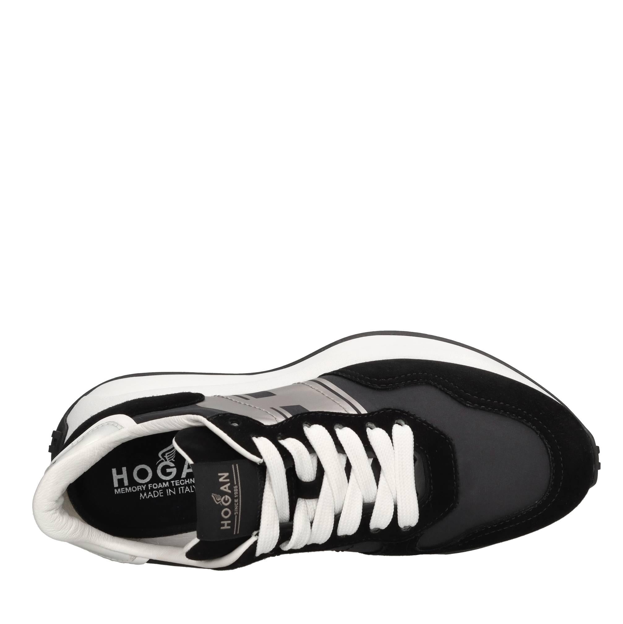 Sneakers in camoscio e tessuto 