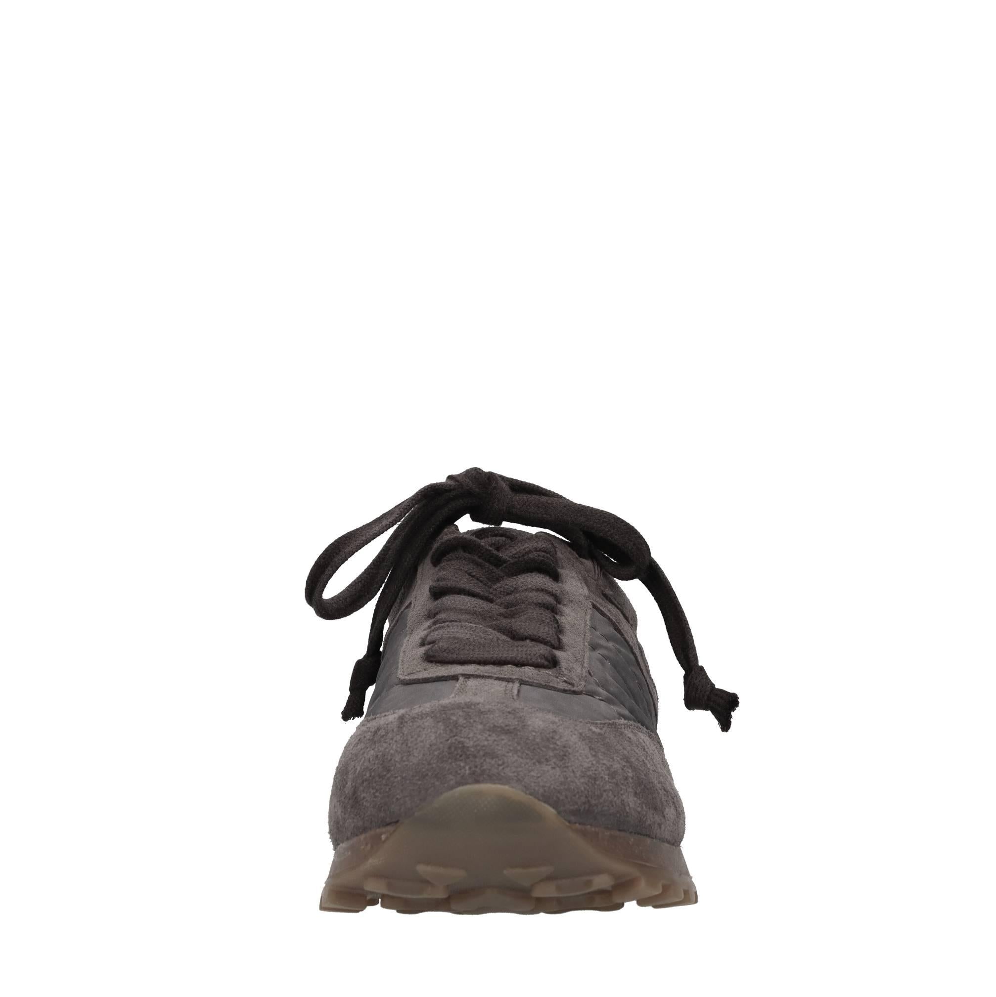 Sneakers in camoscio e tessuto 