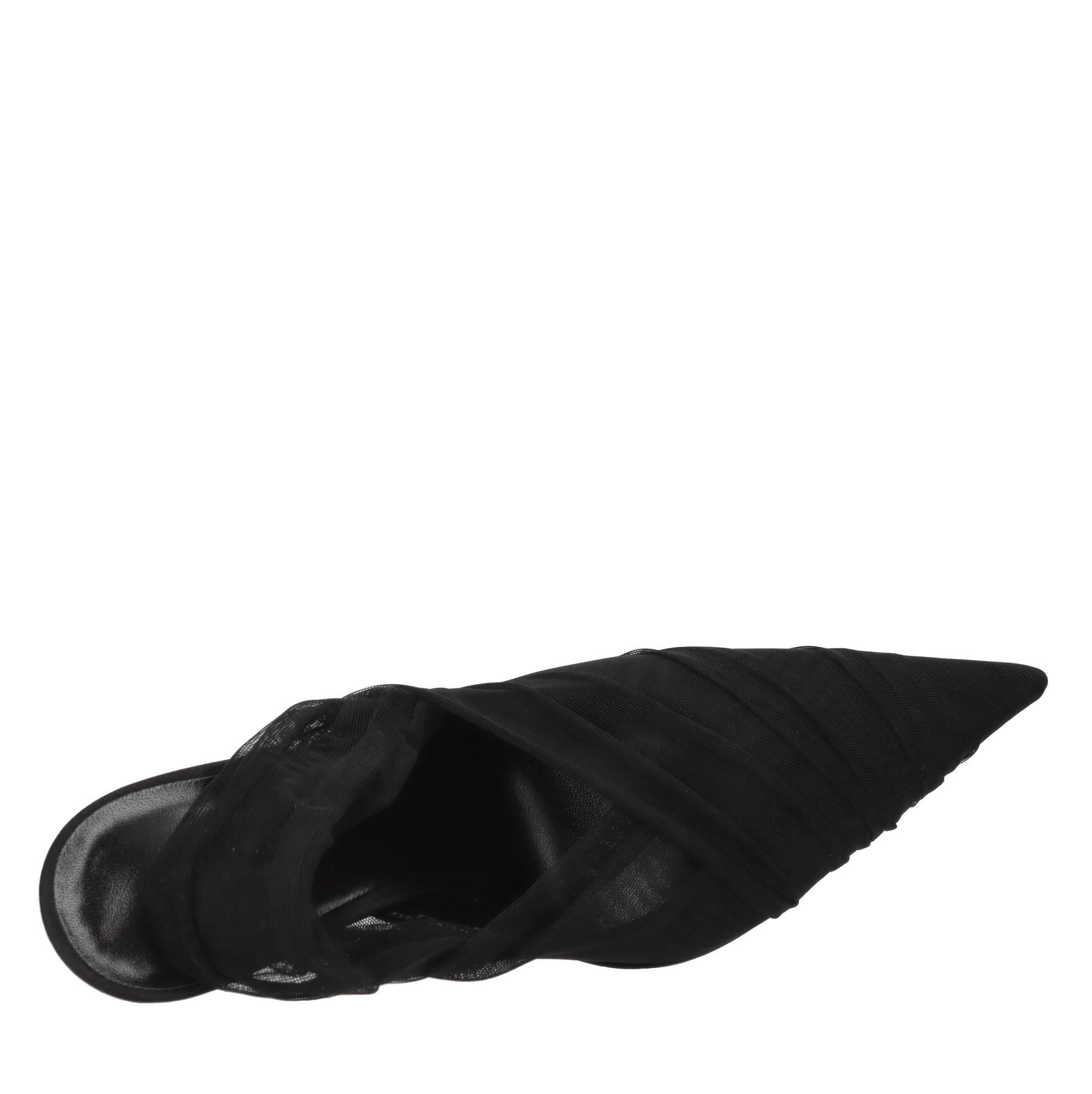 Décolleté slingback in tulle 