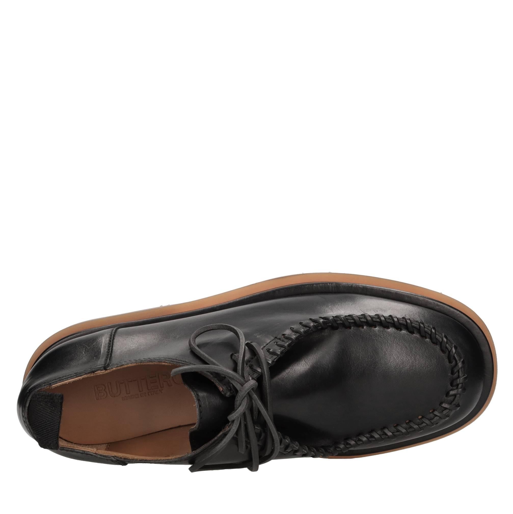 Stringate in pelle 