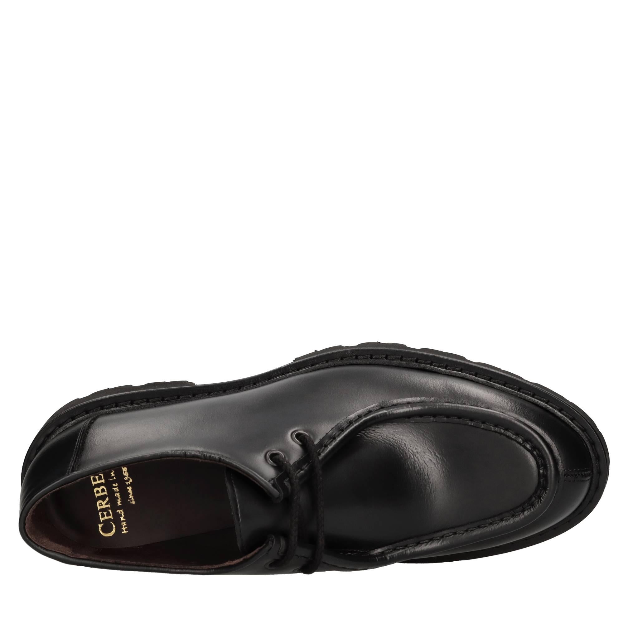 Stringate in pelle 