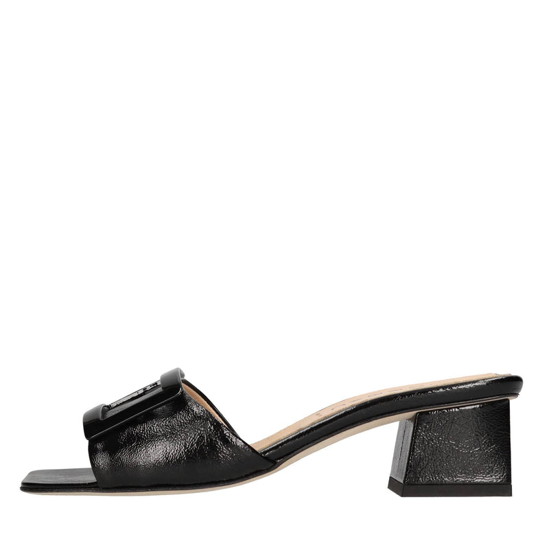 Mules in pelle e vernice 
