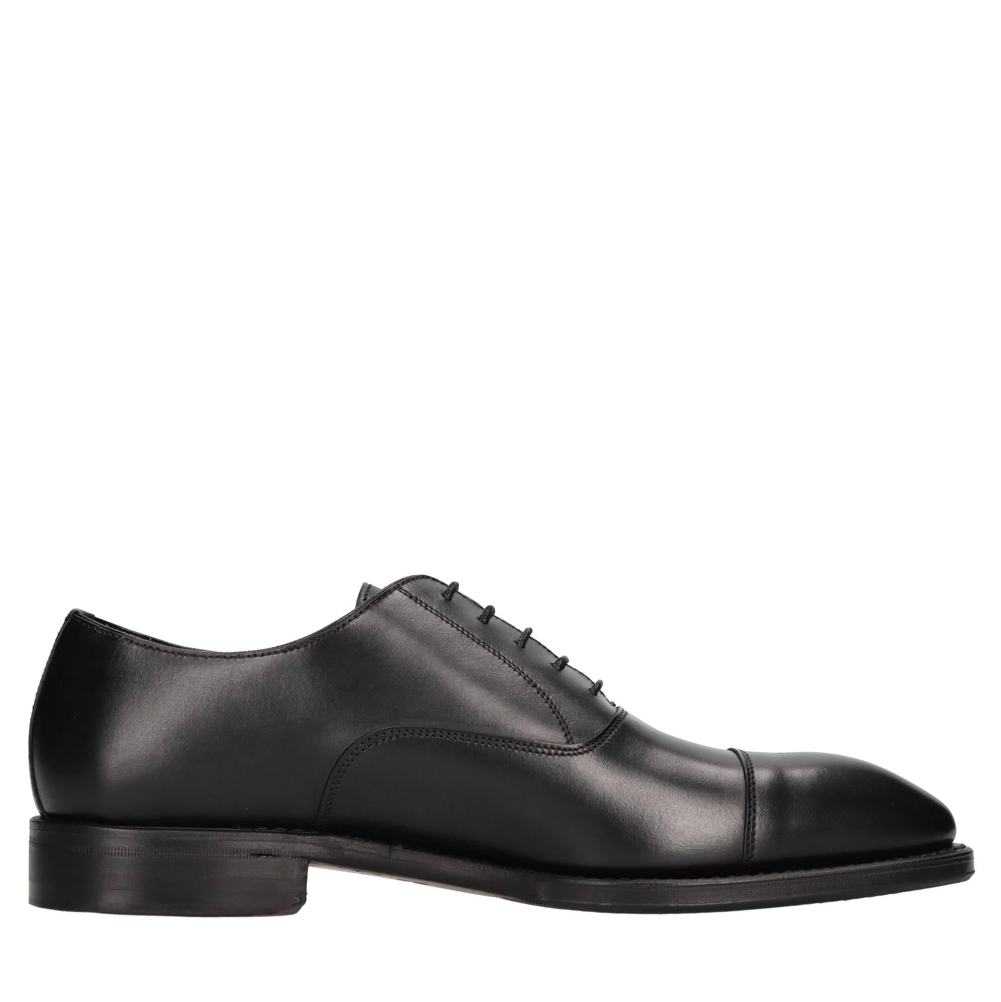 Stringate in pelle 