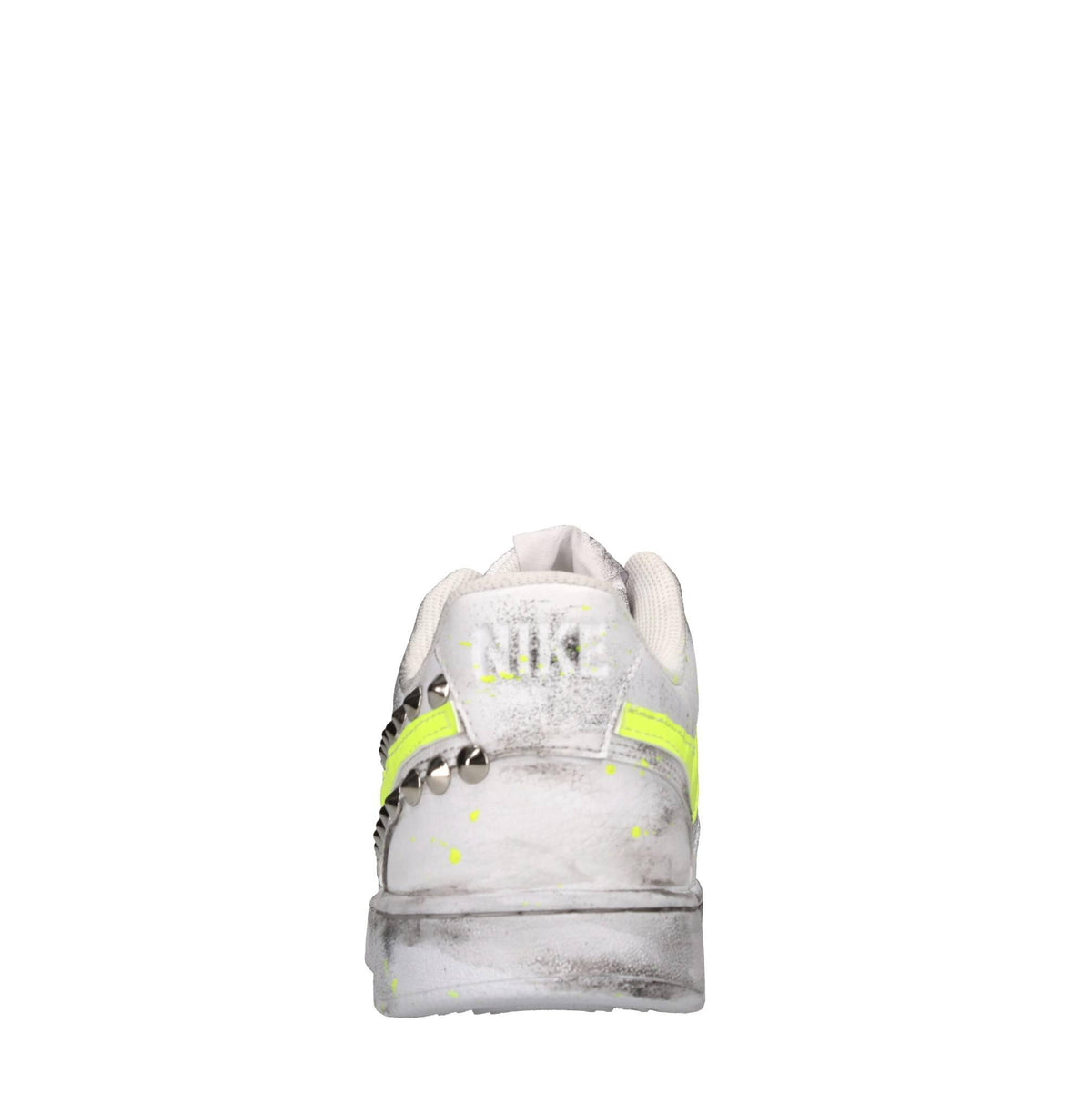 Sneakers in ecopelle e borchie 