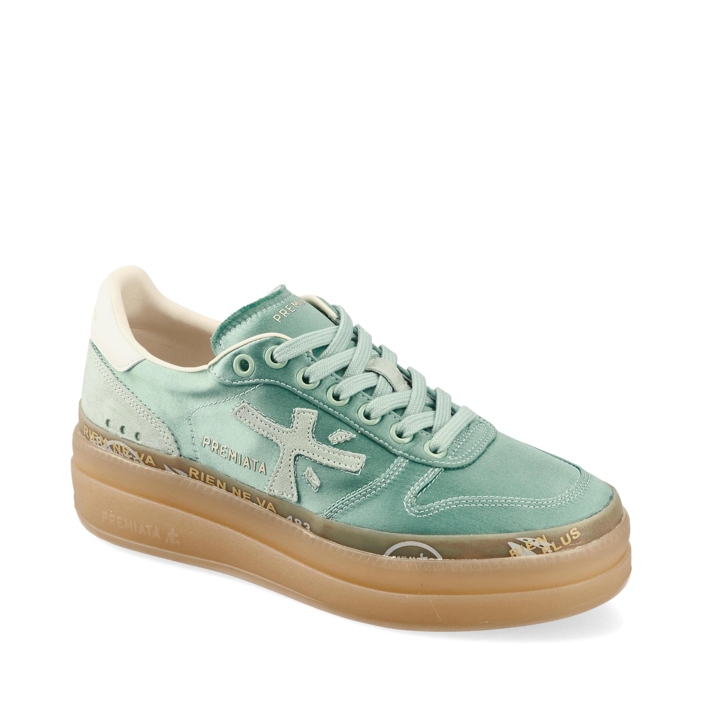 Sneakers in tessuto e inserti in pelle scamosciata. 