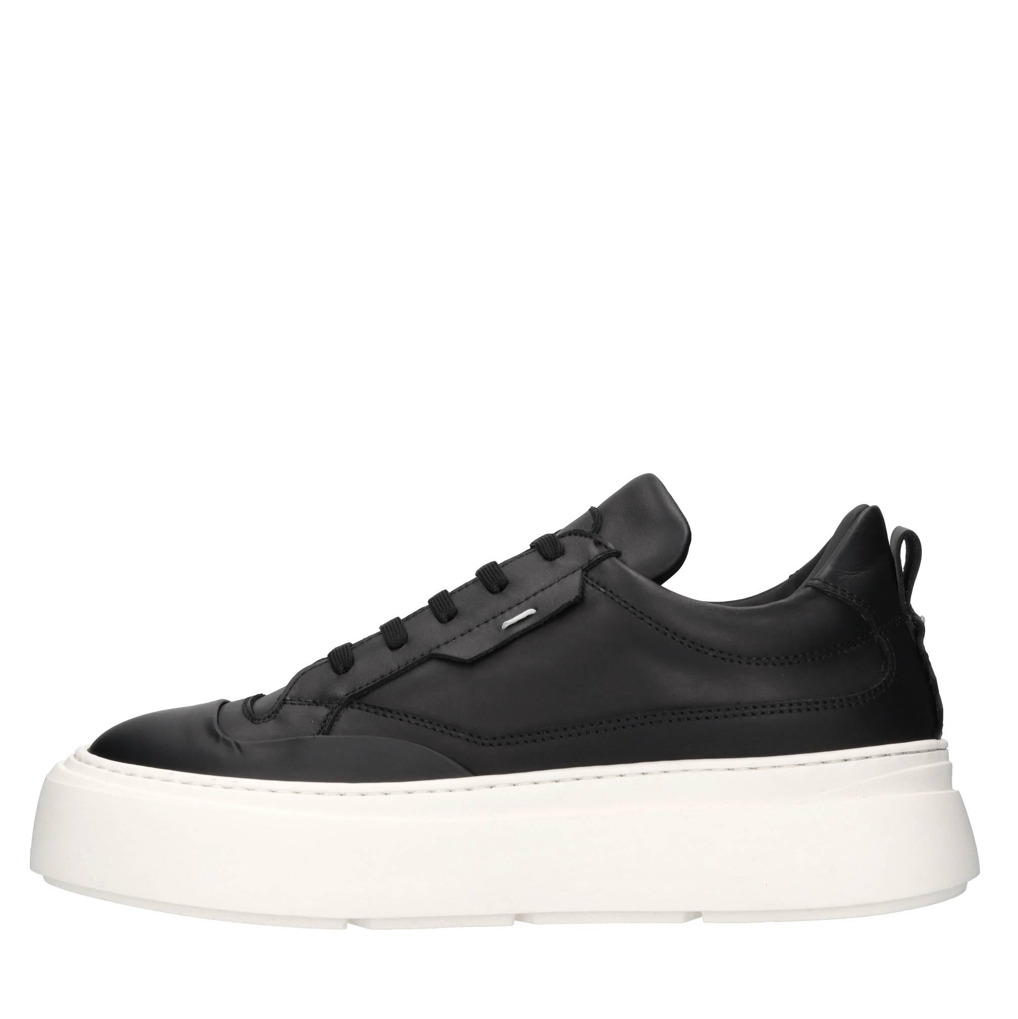 Sneakers in pelle 