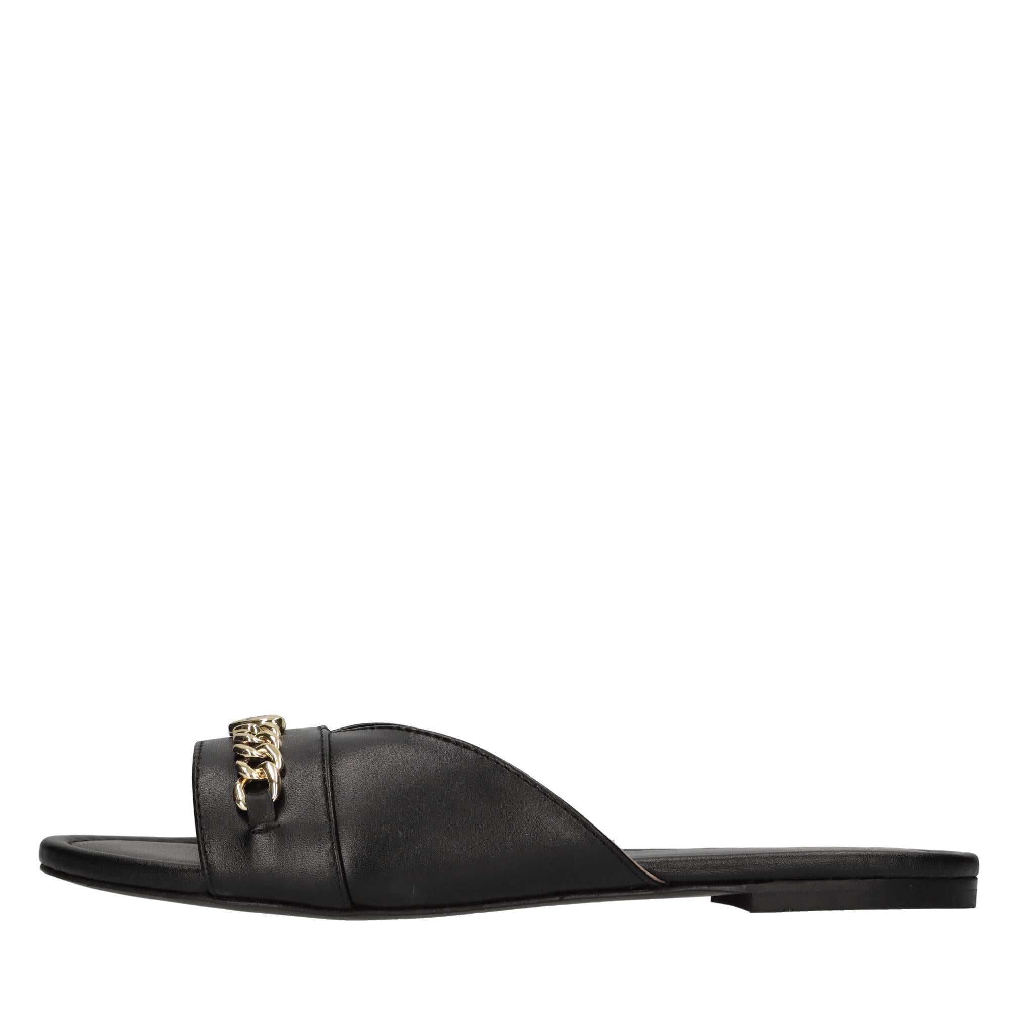 Flat in pelle 