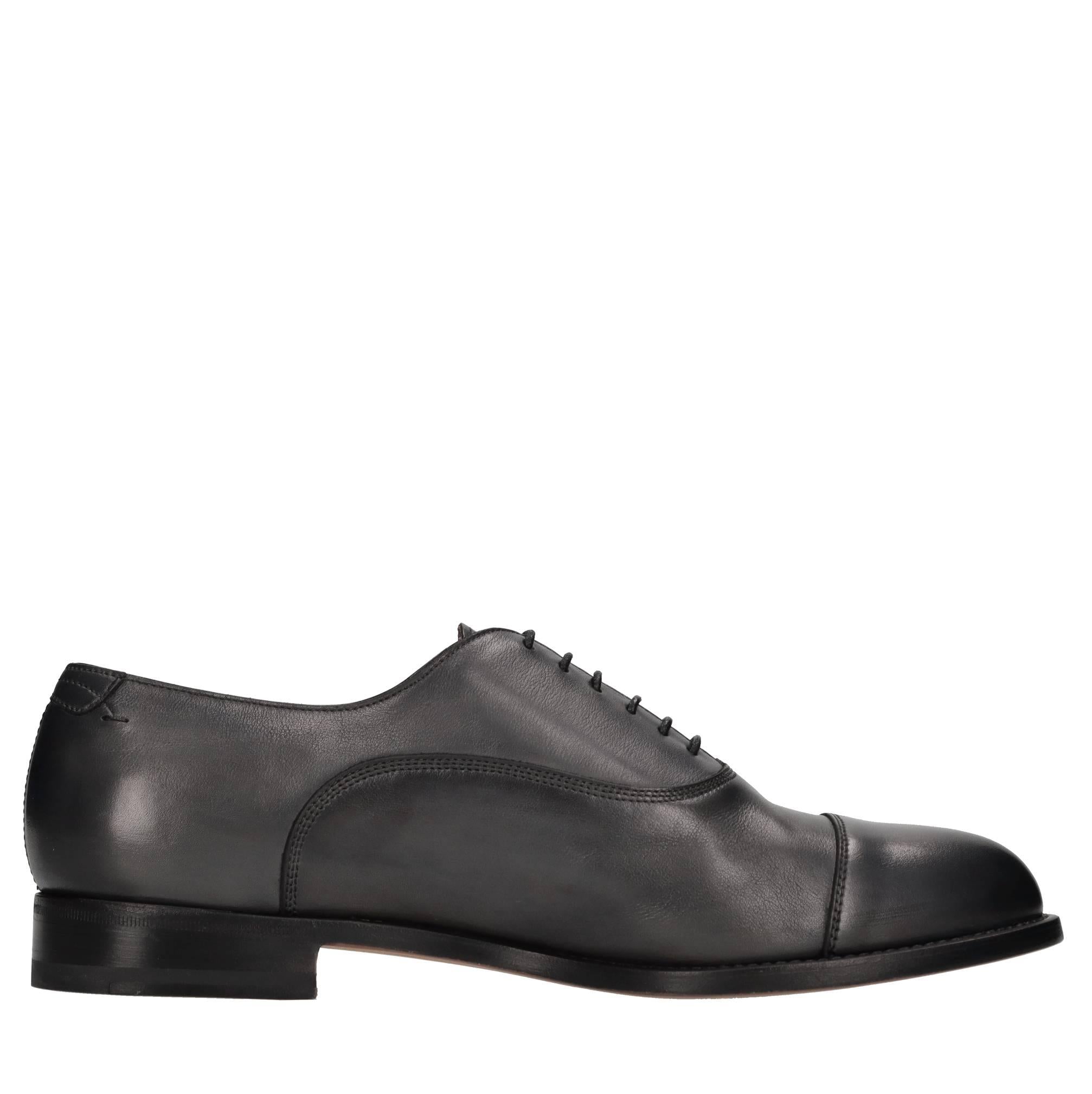 Stringate in pelle 