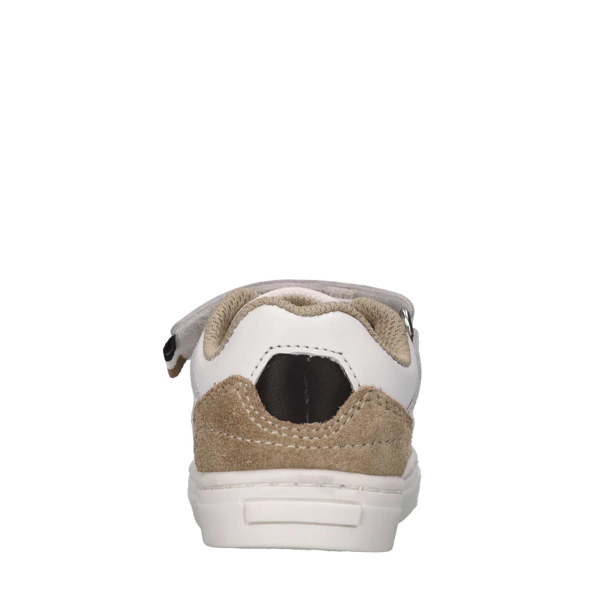 Sneakers in pelle e tessuto 