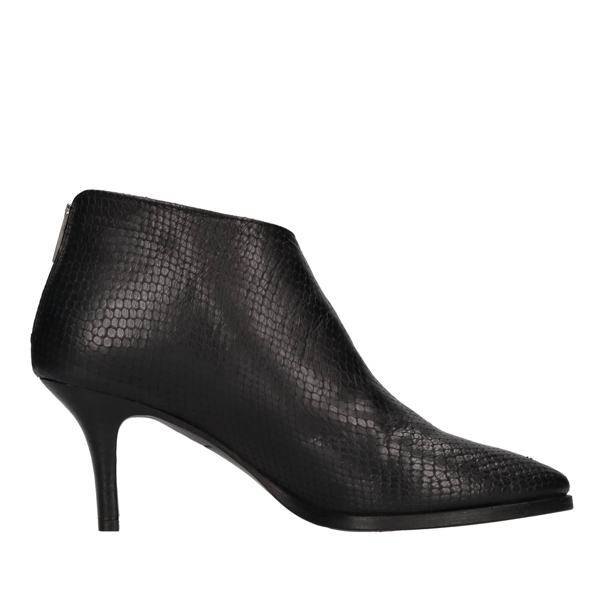 Tronchetti Hadid in pelle 