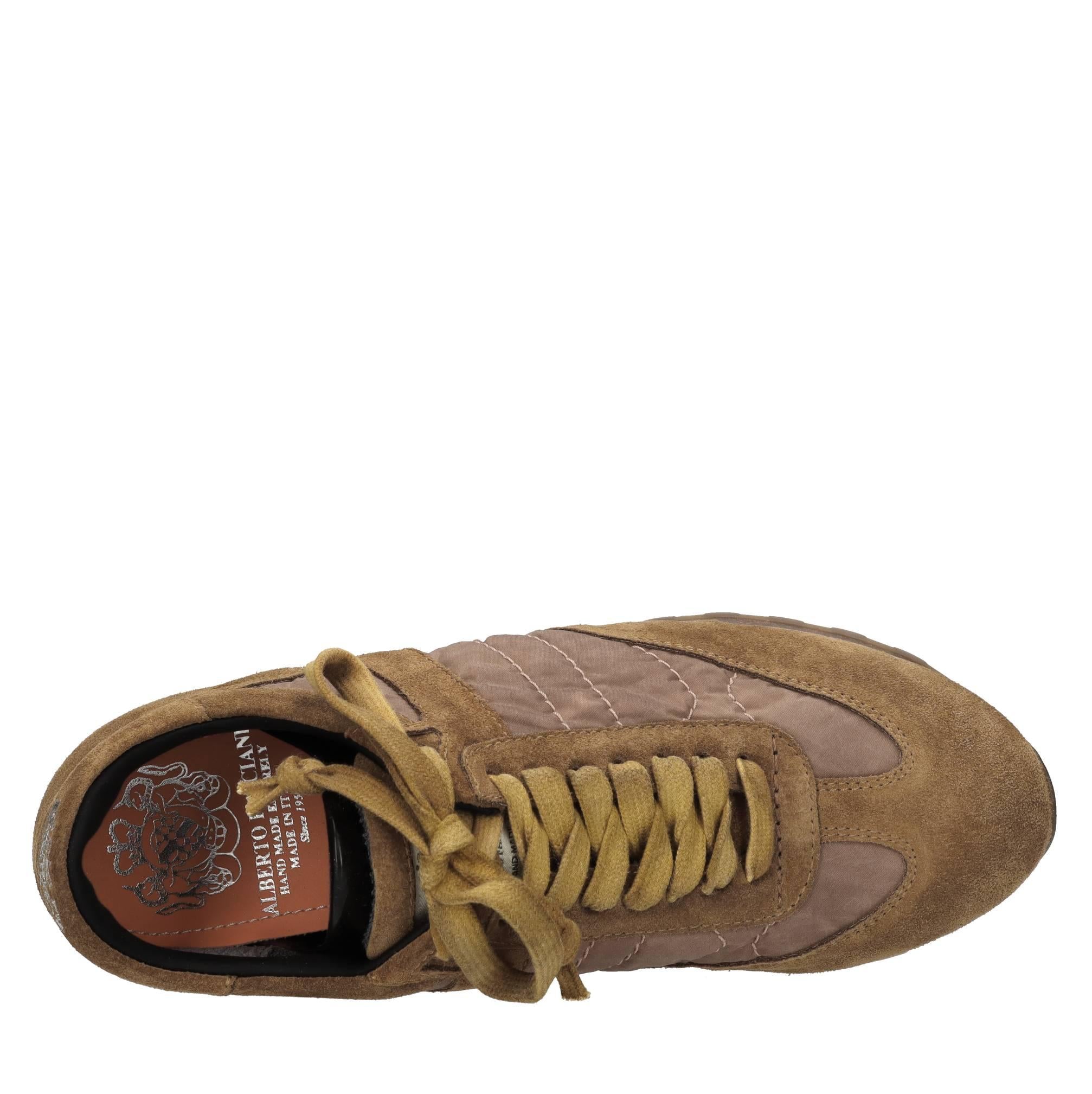Sneakers in camoscio e tessuto 