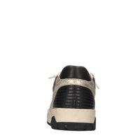 Sneakers in pelle. 